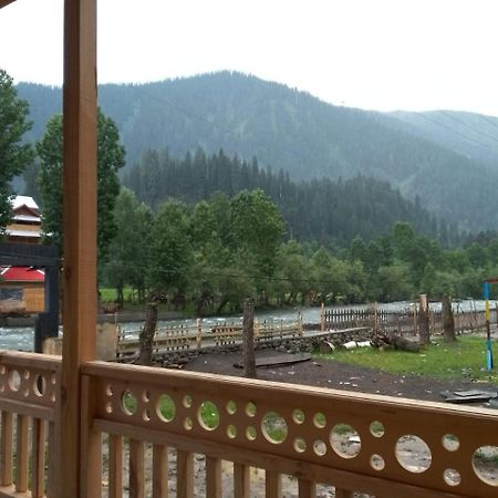 Riverbank Hotel Taobut Neelum Valley Azad Kashmir Taobat Exterior photo